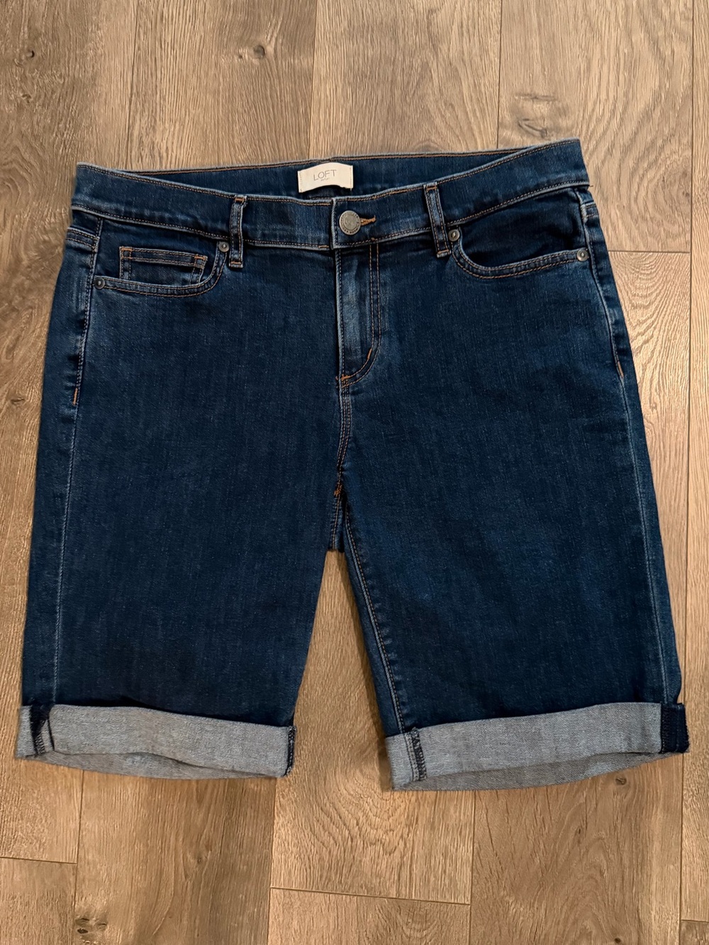 LOFT Outlet Denim Bermuda Shorts Women’s Size 8 Dark Wash Cuffed Stretch